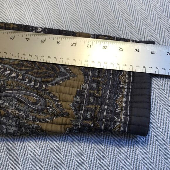 REVERSIBLE QUILTED lightweight jacket, pit to pit 24 1/2” Large Preworn - Picture 15 of 16